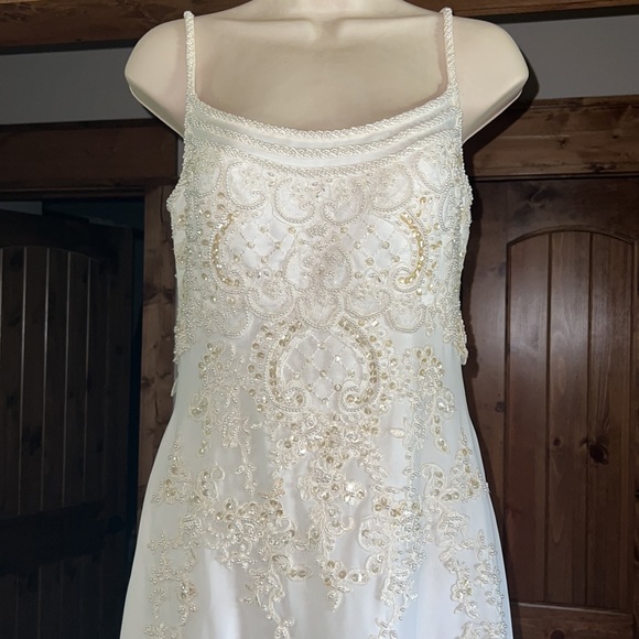 Oleg Cassini wedding dress, GUC - Picture 2 of 12